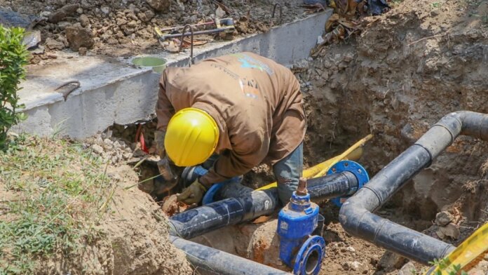 averia-en-linea-principal-de-agua-afecta-a-decenas-de-barrios-de-cartagena-y-obliga-a-acuacar-a-activar-plan-de-contingencia