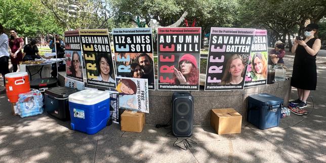 en-texas,-las-personas-acusadas-de-ataque-a-un-centro-de-retencion-de-la-policia-de-inmigracion-condenadas-a-peines-de-tren-y-centavos-de-prision