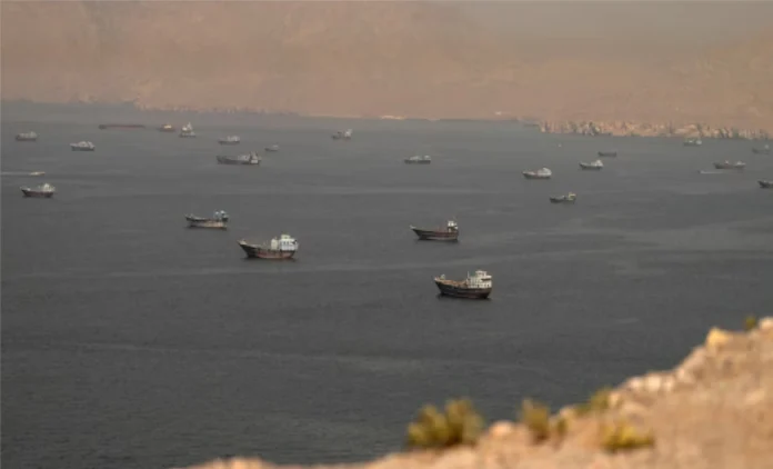 inicia-evacuacion-de-11.000-marinos-bloqueados-en-ormuz
