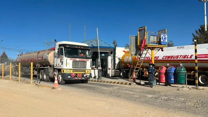ypfb-despacha-3,8-millones-de-litros-de-combustibles-y-62.000-garrafas-de-glp-para-la-paz