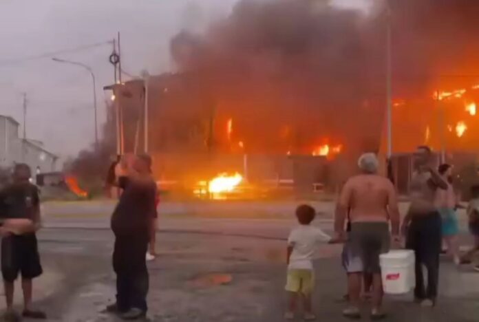 terremotos-golpean-a-catia-la-mar-y-otras-zonas-de-la-guaira:-reportan-edificios-colapsados,-incendios-y-fallas-masivas-de-servicios