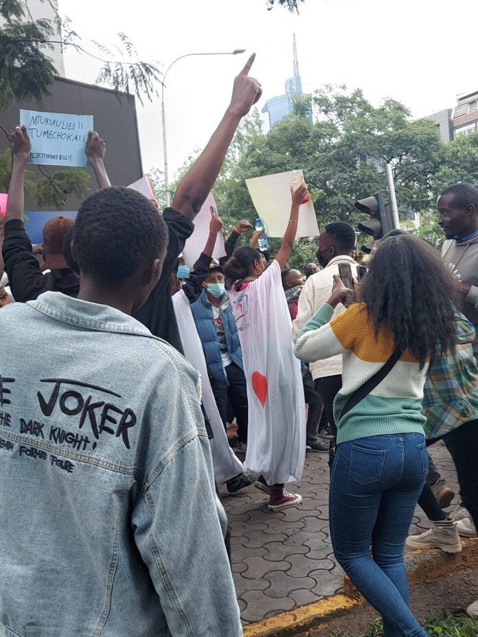 dos-democracias-africanas,-un-dia,-dos-formas-de-responder-por-el-poder
