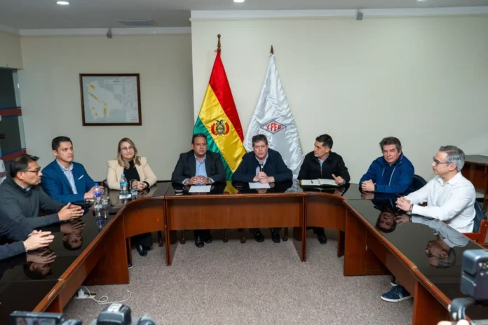 ministro-blanco-reconoce-que-deuda-a-proveedores-de-combustible-es-habitual