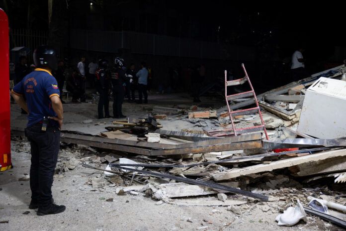 difunden-numeros-de-emergencia-para-atender-afectados-por-el-terremoto-en-caracas
