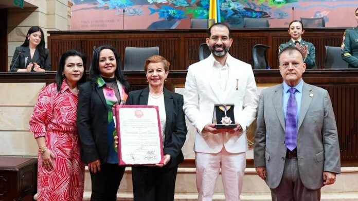 barranquilla-|-la-universidad-simon-bolivar-recibe-la-orden-de-la-democracia-por-su-apuesta-educativa-en-las-regiones