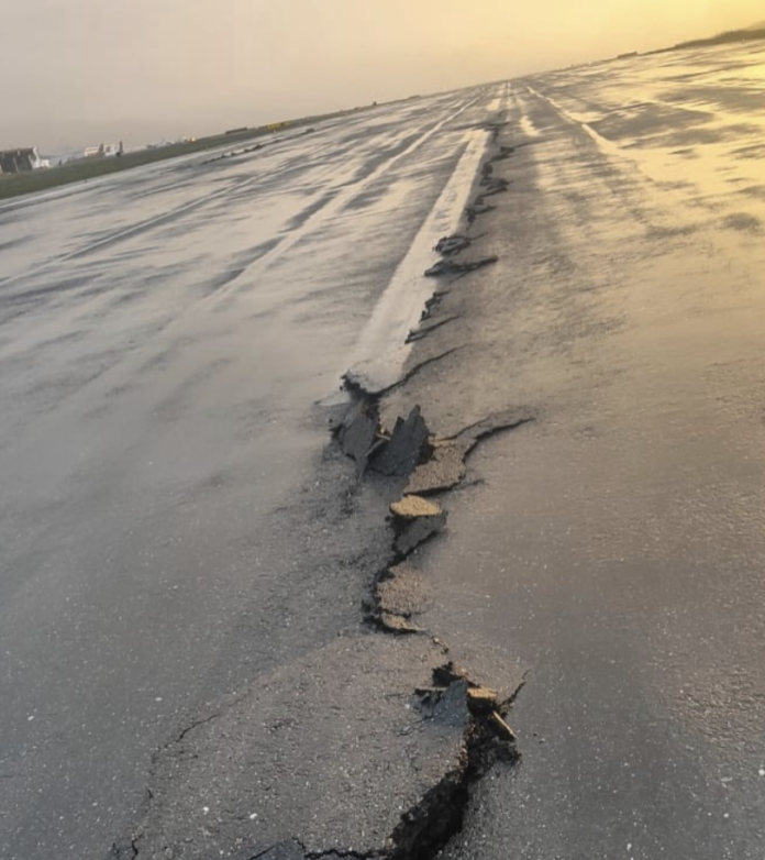 terremotos-reventaron-el-pavimento-de-las-pistas-del-aeropuerto-internacional-de-maiquetia