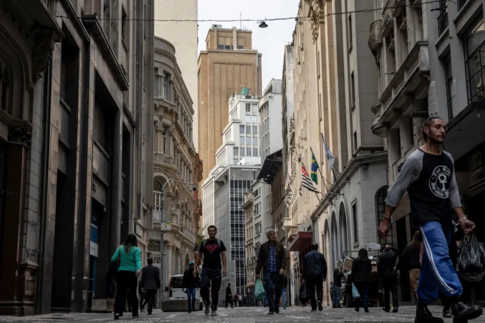 por-que-brasil,-mexico-y-colombia-encabezan-una-nueva-advertencia-de-riesgo-fiscal