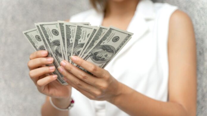 la-compra-de-dolar-ahorro-cedio-en-mayo,-pero-se-mantuvo-arriba-de-los-u$s2.000-millones-por-sexto-mes-seguido