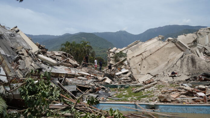 gobierno-restringe-acceso-a-la-guaira-para-facilitar-rescates-tras-devastadores-terremotos