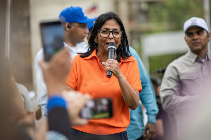 delcy-rodriguez:-la-prioridad-ahora-es-rescatar-a-las-personas-aun-atrapadas