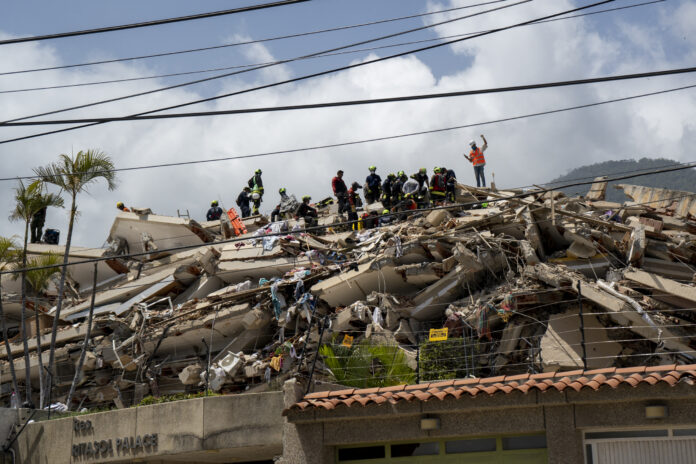 rescatistas-internacionales-buscan-vidas-en-la-guaira