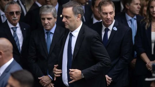 adorni-renuncia,-culpa-a-los-medios-y-le-despeja-el-camino-a-santilli