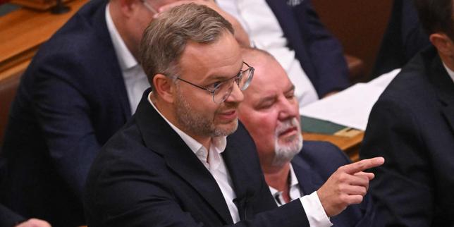 en-bruselas,-el-futuro-en-suspenso-del-think-tank-reaccionario-de-viktor-orban