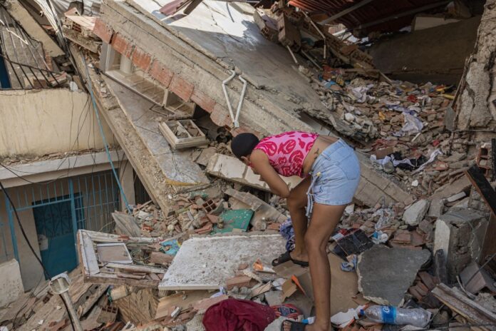 rescates-tras-terremotos-estan-contrarreloj:-muchos-esperan-recuperar-a-sus-familiares