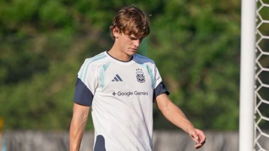 nico-paz,-argentino,-feliz-de-renovar-la-cesion-de-como,-dice-el-real-madrid