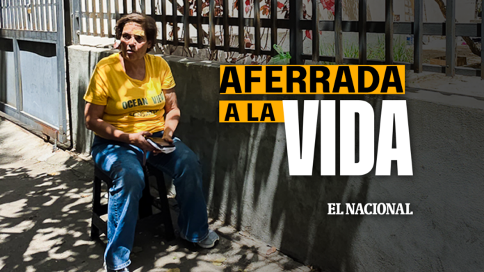“lo-perdi-todo”:-rosario-sobrevivio-al-derrumbe-y-espera-por-los-que-siguen-atrapados