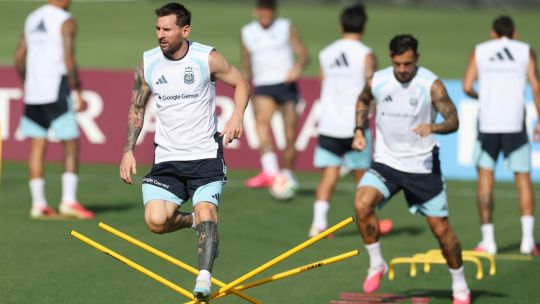 argentina-continua-preparandose-para-los-octavos-de-final-bajo-el-calor-abrasador-de-kansas-city
