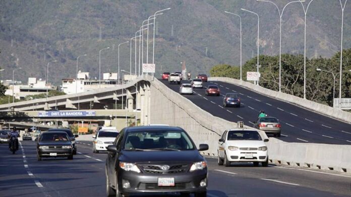 restringen-el-paso-en-la-autopista-valle-coche-por-inspeccion-tras-los-terremotos