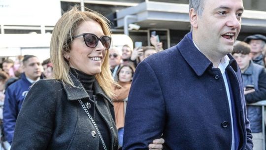 ‘invitado-de-ida’:-documento-que-genero-dudas-sobre-el-viaje-de-adorni-y-su-esposa