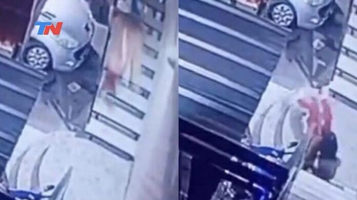 impactante-video:-el-momento-en-que-un-hombre-empujo-por-las-escaleras-a-su-pareja-embarazada-en-san-juan