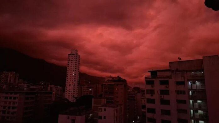 el-cielo-de-caracas-se-tino-de-rojo