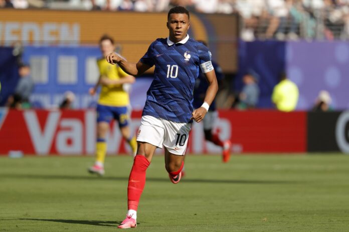 mbappe-marca-doblete-y-francia-avanza-a-octavos-del-mundial