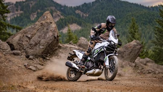 motos-adventure-de-media-cilindrada:-kawasaki-lanzo-en-argentina-la-nueva-kle-500-se