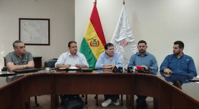 ypfb-y-el-sector-productivo-cruceno-sellan-acuerdo-para-asegurar-72-millones-de-litros-de-diesel-durante-julio