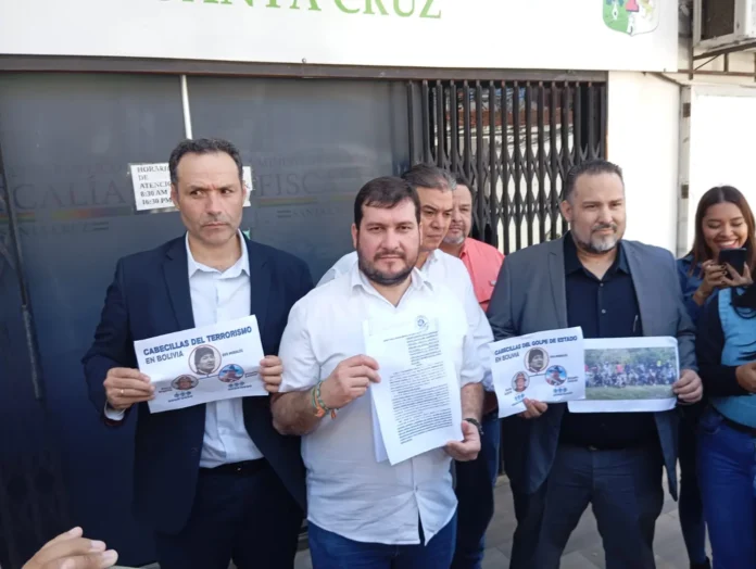 civicos-presentan-denuncia-contra-morales,-argollo-y-salazar