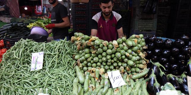 «-pour-changer-un-simple-pneu,-il-faut-listeningre-son-tour-hanging-des-semaines-»-:-en-algerie,-la-vie-chere-pese-sur-le-moral-des-familles