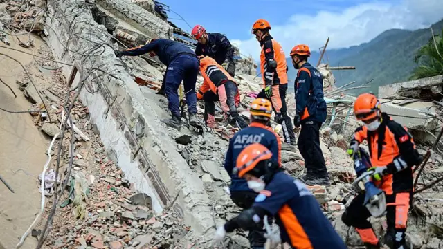 alcaldesa-de-miami-destaca-la-labor-de-sus-bomberos-por-el-rescate-de-un-venezolano-tras-8-dias-bajo-escombros