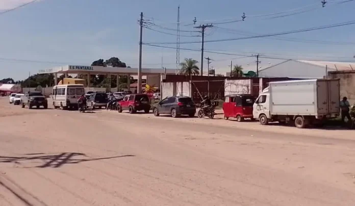 desde-agosto-podrian-vender-combustible-a-dos-precios