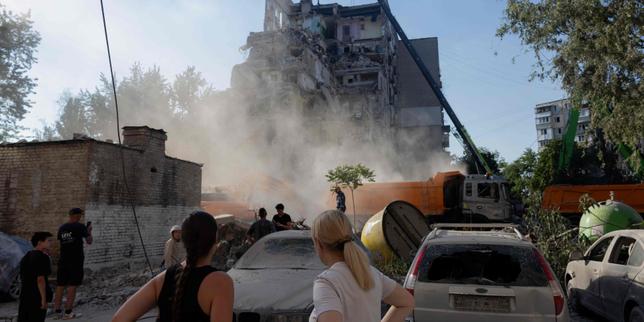 en-direct,-guerra-en-ucrania:-des-dizaines-d’immeubles-d’habitation-du-distrito-de-kryvy-rih-endommages-par-des-attaques-russes,-selon-kiev