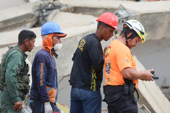 rescatistas-despliegan-drones-y-perros-para-evaluar-el-rescate-de-un-nino-en-la-guaira