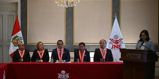 au-perou,-keiko-fujimori-proclama-oficialmente-presidenta-elue