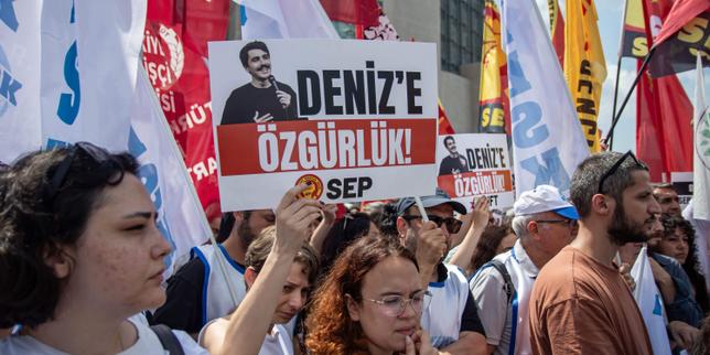 en-turquia,-la-humorista-vedette-deniz-goktas-esta-encarcelada-por-«indignacion»-contra-los-valores-religiosos-y-el-presidente-erdogan.