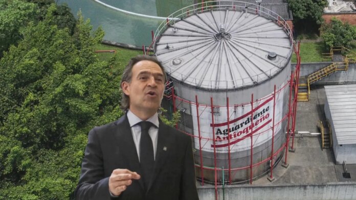‘que-no-falte-nada.-ni-una-media-de-guaro’:-la-curiosa-respuesta-de-federico-gutierrez-a-la-auditoria-de-supersalud-a-la-fla,-que-ya-termino