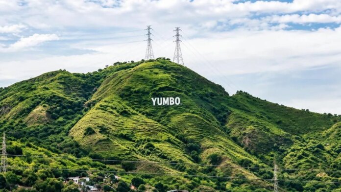 de-la-industria-a-la-cultura:-al-estilo-hollywood,-yumbo-se-reinventa-con-un-letrero-que-grita-orgullo-desde-las-montanas