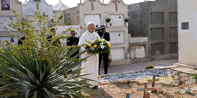 en-lampedusa,-el-papel-de-leon-xiv-rinde-homenaje-a-los-inmigrantes-morts-en-el-mediterraneo-y-apela-a-europa-al-borde-de-la-crisis-de-la-manera-organica.