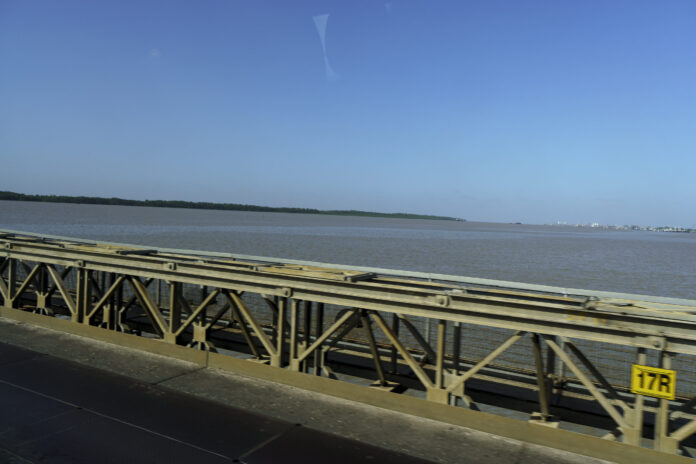 un-puente-destinado-a-unir-a-guyana-y-surinam-ahora-los-esta-dividiendo