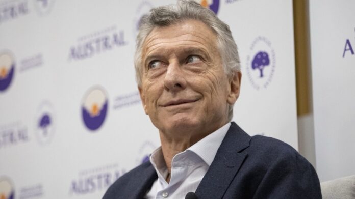 mauricio-macri-a-los-besos-en-palermo:-“todo-muy-lindo”