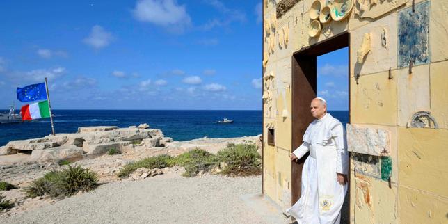 en-imagenes:-leon-xiv-rinde-homenaje-a-los-migrantes-morts-en-el-mediterraneo-y-envia-un-mensaje-a-la-ue.