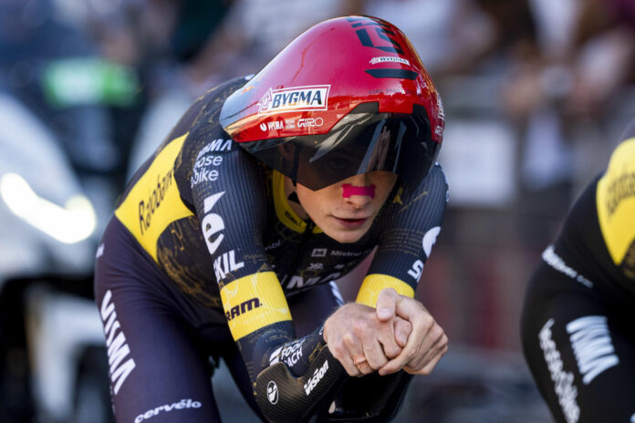 jonas-vingegaard-se-viste-de-amarillo-en-el-primer-dia-del-tour-de-francia