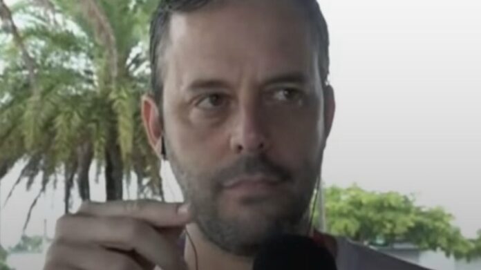 el-impactante-momento-en-que-cayo-un-rayo-al-lado-de-un-notero-argentino-en-pleno-vivo-desde-el-mundial