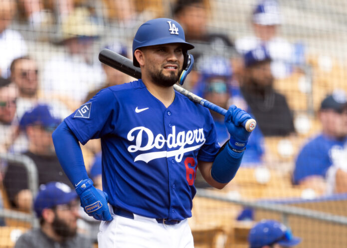 los-dodgers-de-los-angeles-llamaron-en-mlb-a-eliezer-alfonzo-jr.