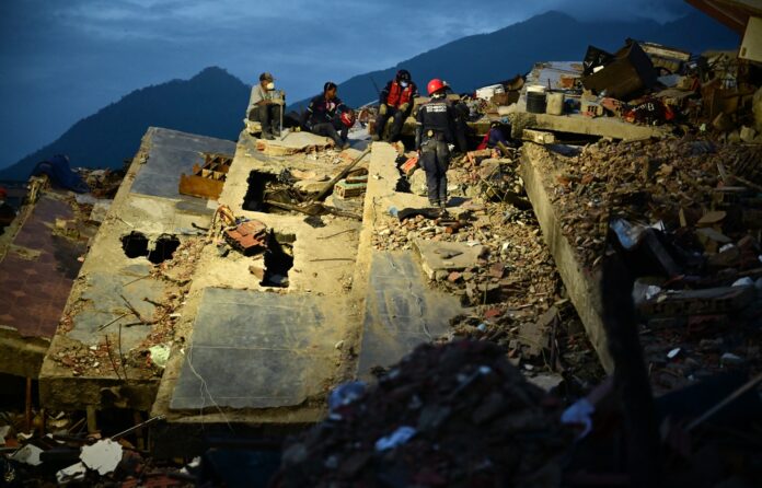 un-angel-en-la-oscuridad-de-los-potentes-terremotos-en-venezuela