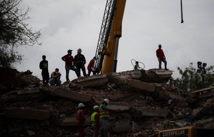 avanzan-labores-de-demolicion-y-recuperacion-de-cuerpos-en-la-guaira