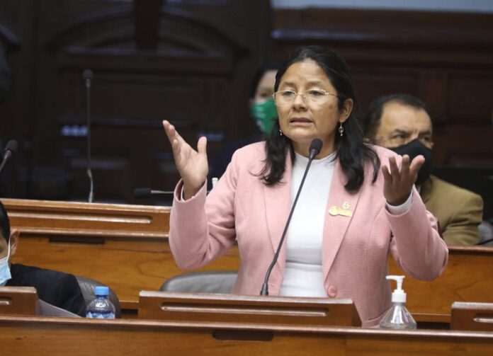 revelan-presunto-conflicto-de-intereses-en-despacho-de-la-congresista-isabel-cortez