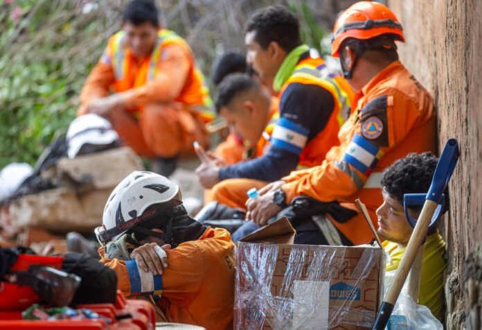 bukele-confirmo-envio-de-septimo-avion-con-120-especialistas-para-ayudar-a-afectados-por-terremotos-en-venezuela