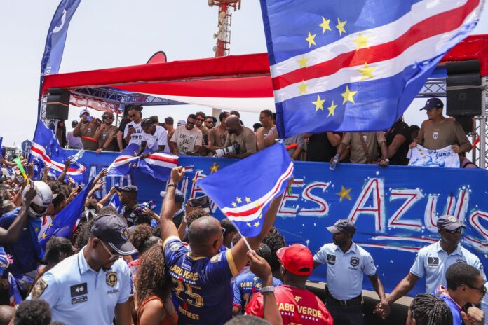 cabo-verde-recibe-como-heroe-a-los-jugadores-de-su-seleccion